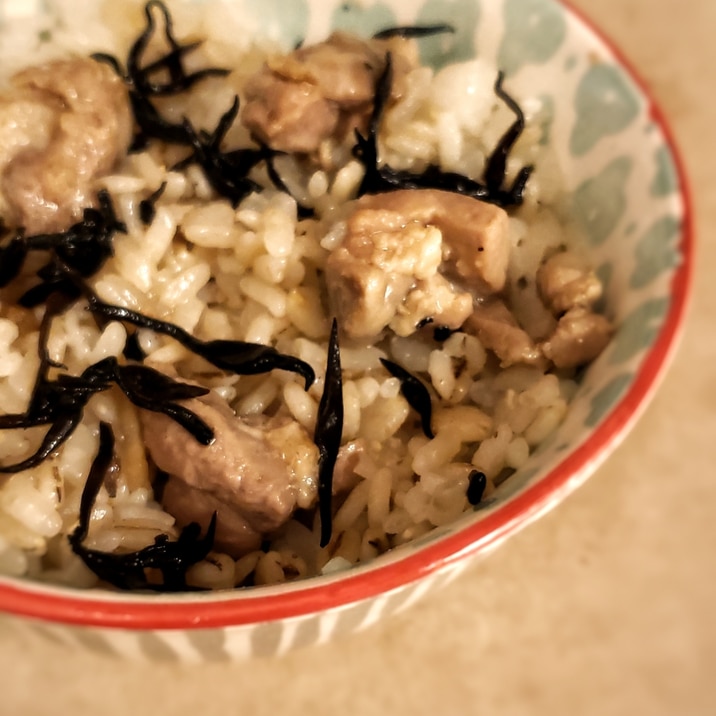 鶏肉とひじきの炊き込みご飯♩